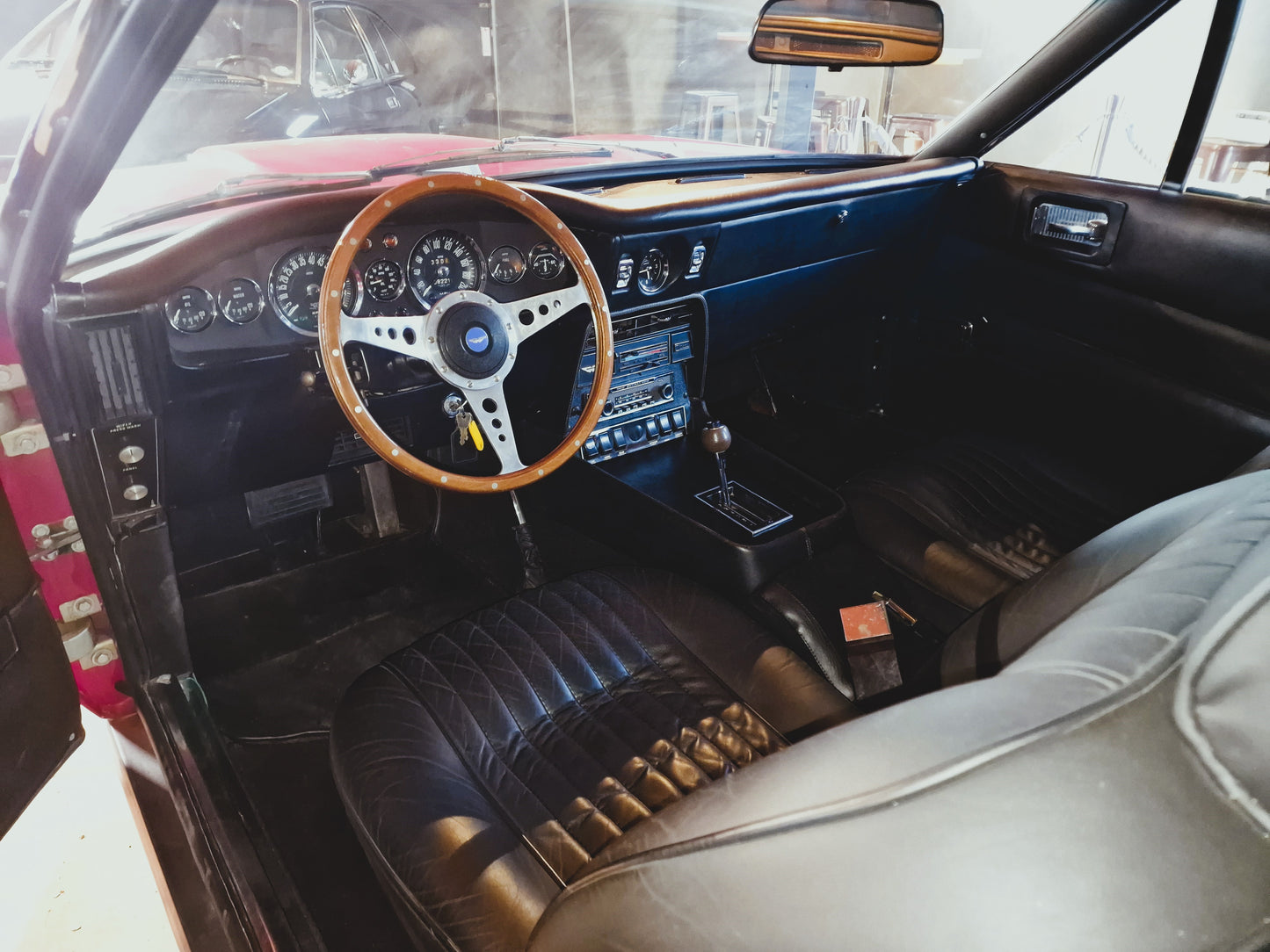 Aston Martin DBS V8