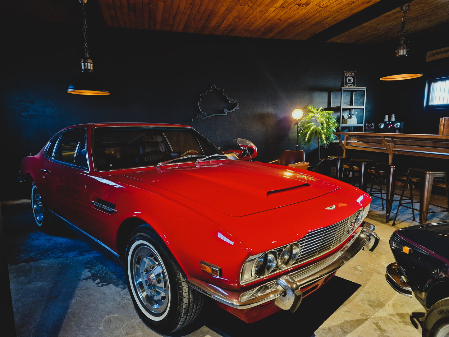 Aston Martin DBS V8